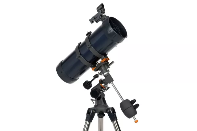 Dalekohled Celestron AstroMaster 114EQ + motor, adaptér pro smartphone (#32042)
